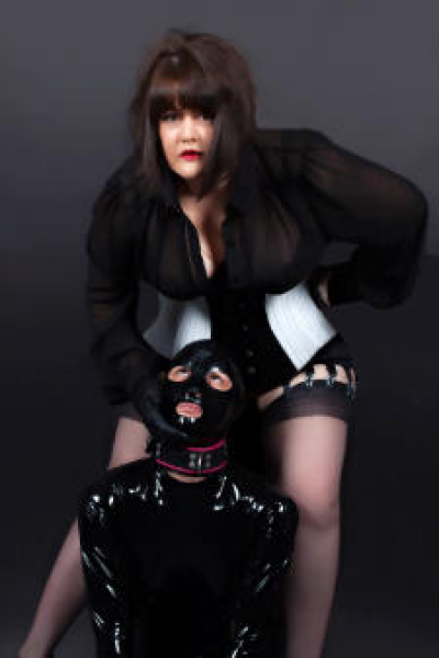 Domina Sara Domina Sara